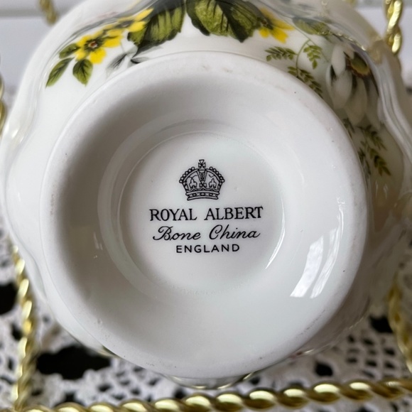 Royal Albert Tea Cup and Saucer White Dogwood Yellow Flower and green leave Bone - Picture 12 of 12